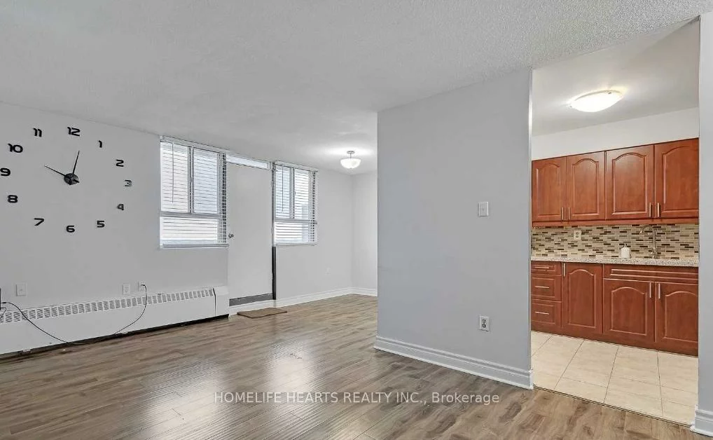 100, Dundalk, Dorset Park, Toronto