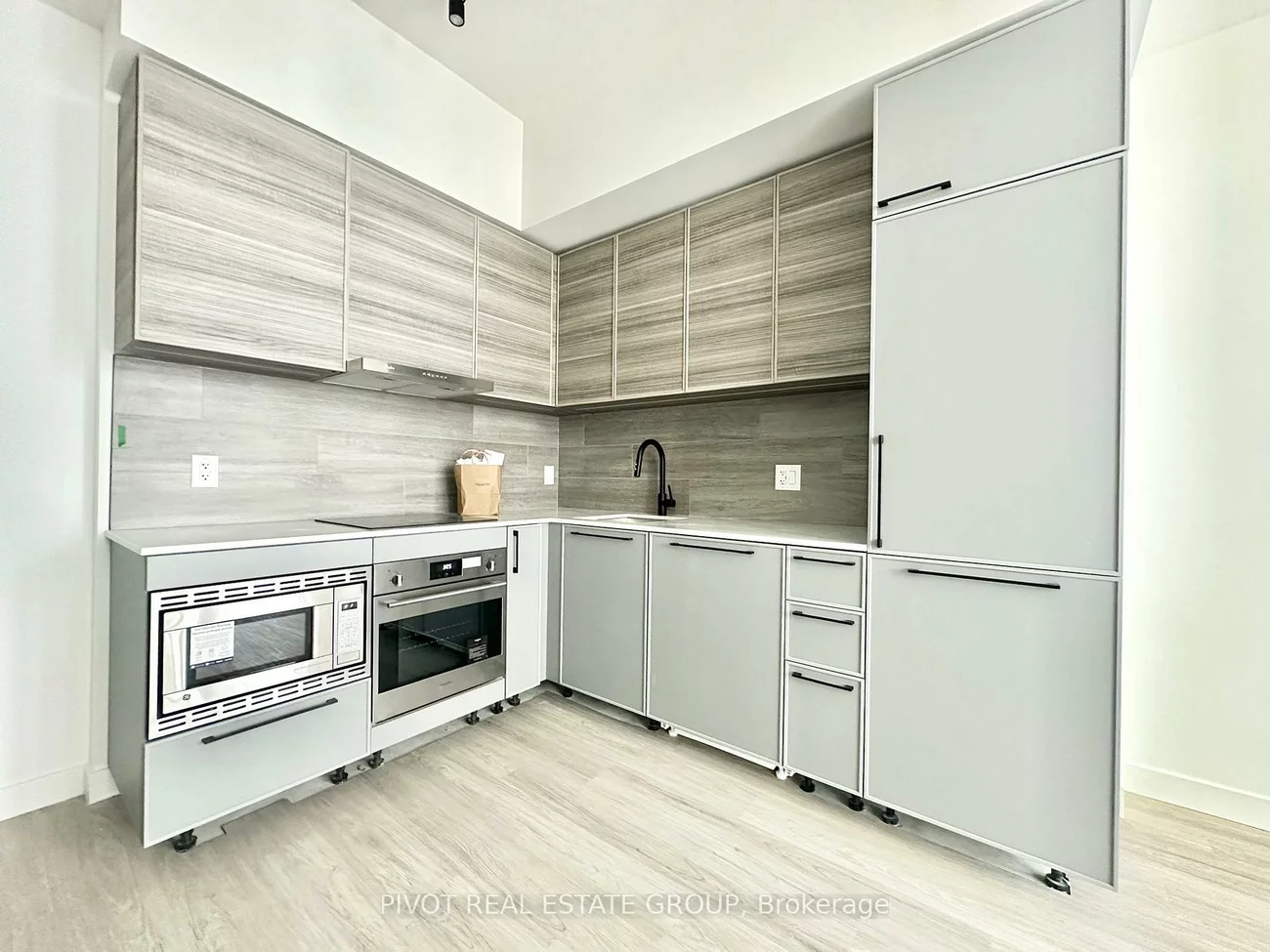 1050, Eastern, The Beaches, Toronto