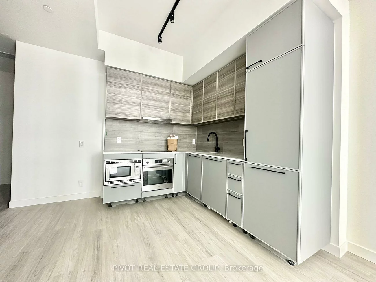 1050, Eastern, The Beaches, Toronto