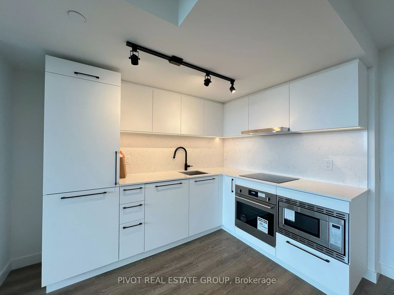 1050, Eastern, The Beaches, Toronto