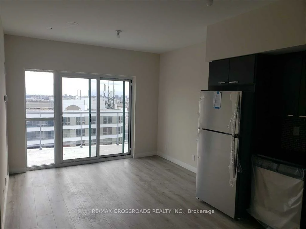 2152, Lawrence, Wexford-Maryvale, Toronto