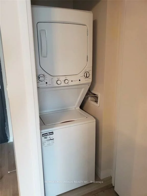 2152, Lawrence, Wexford-Maryvale, Toronto