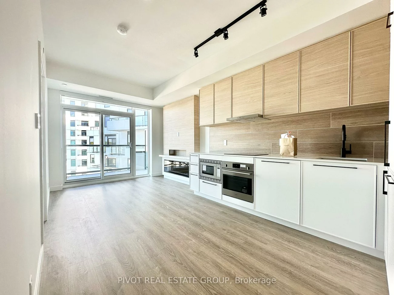 1050, Eastern, The Beaches, Toronto