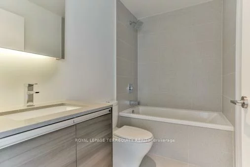 1238, Dundas, South Riverdale, Toronto