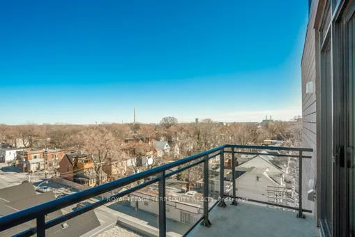 1238, Dundas, South Riverdale, Toronto