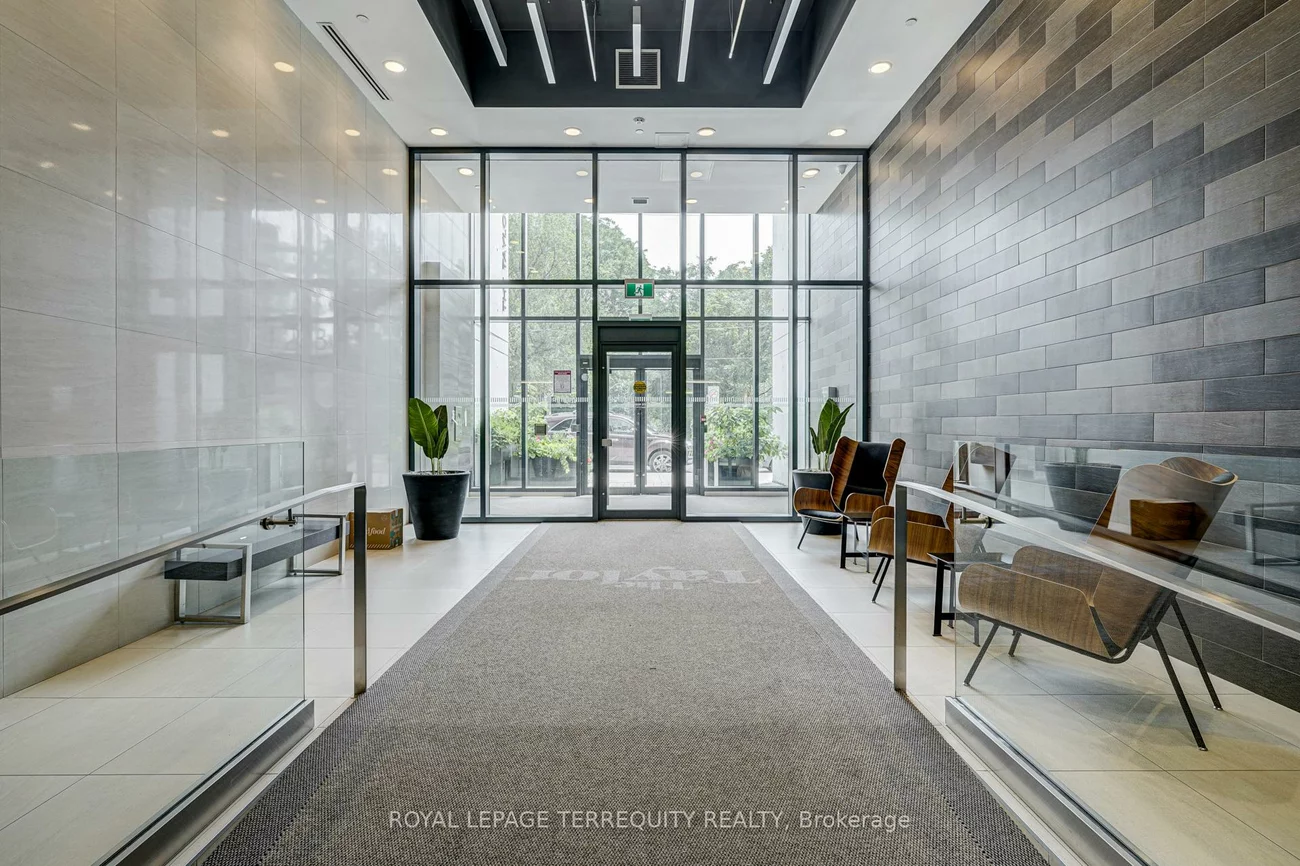 1238, Dundas, South Riverdale, Toronto