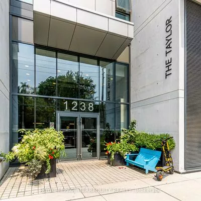 1238, Dundas, South Riverdale, Toronto
