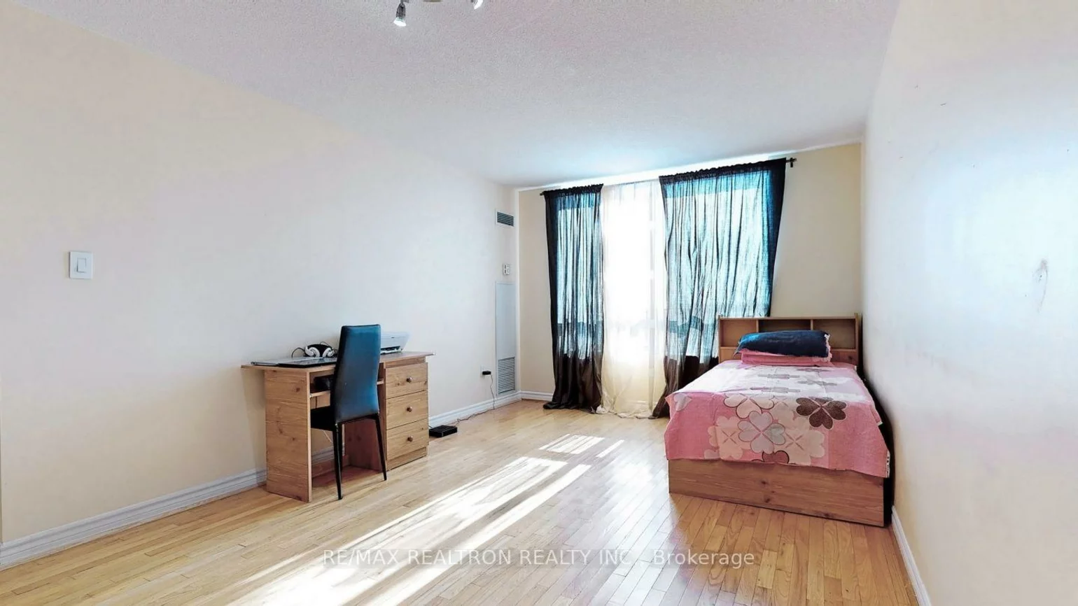 125, Omni, Bendale, Toronto