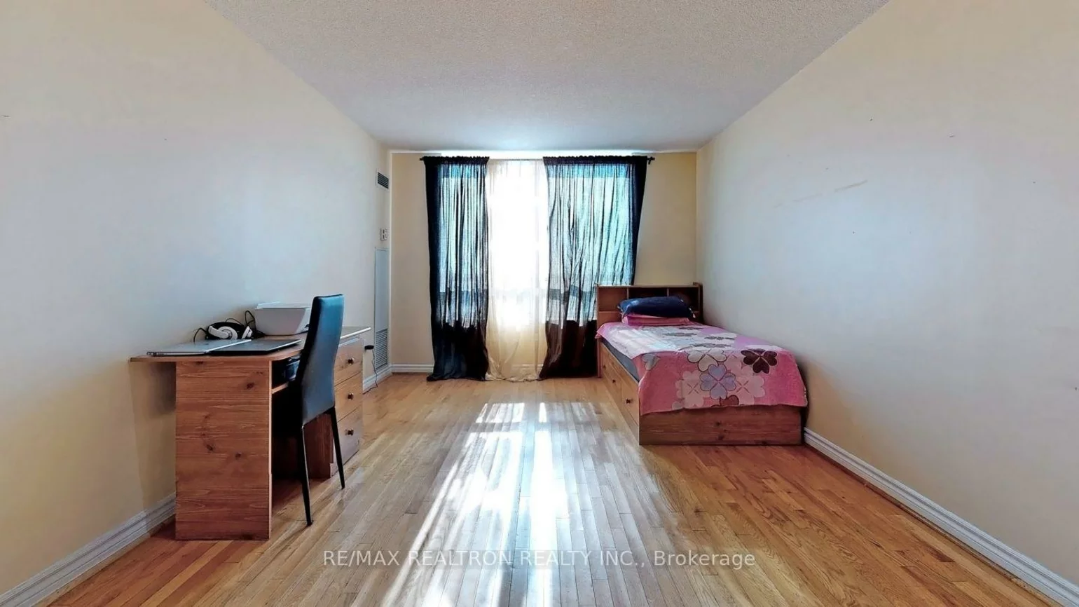 125, Omni, Bendale, Toronto