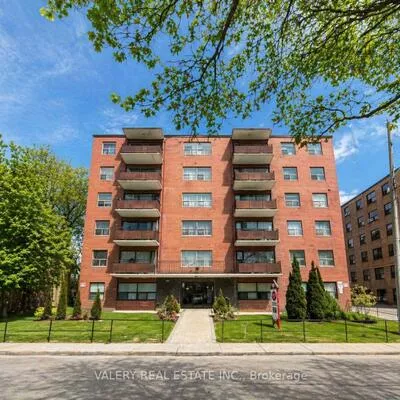 11, Glenburn, O'Connor-Parkview, Toronto