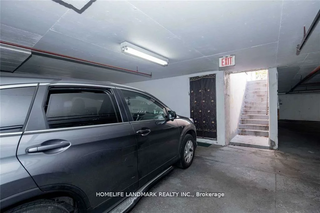 1500, Sandhurst, Agincourt North, Toronto