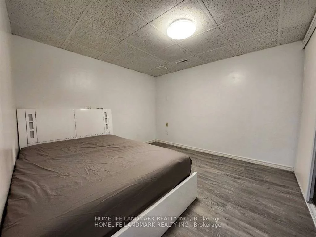 1500, Sandhurst, Agincourt North, Toronto