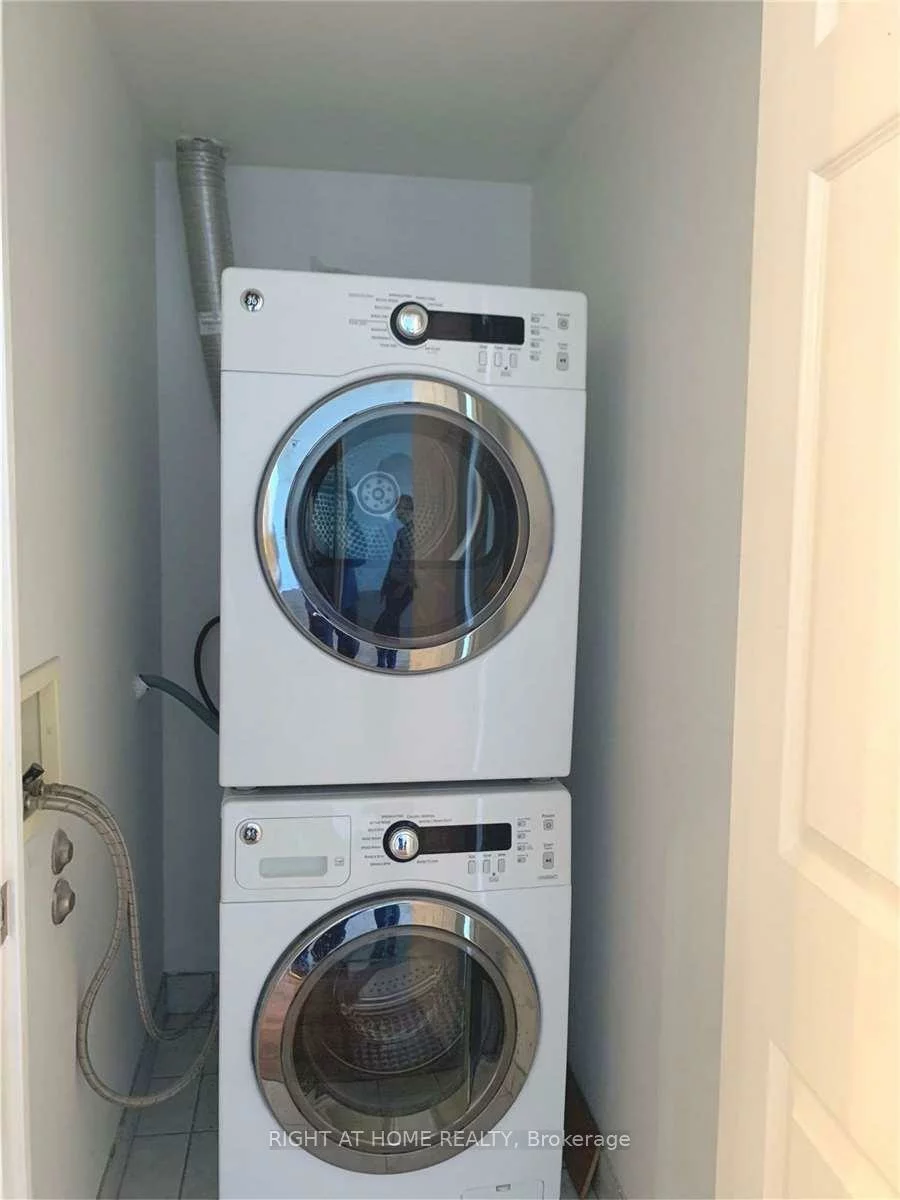 8, Mondeo, Dorset Park, Toronto