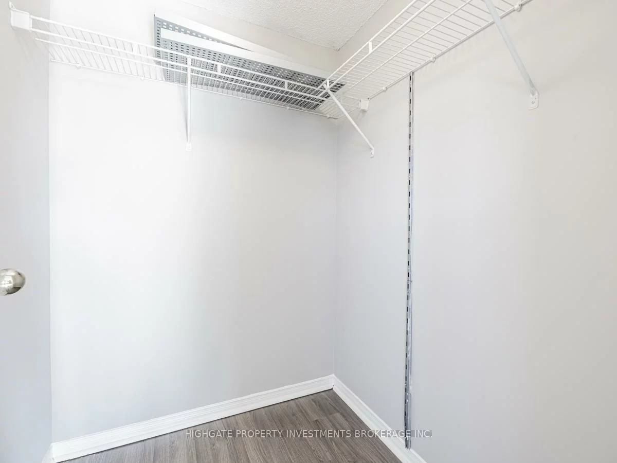 200, McLevin, Rouge E11, Toronto
