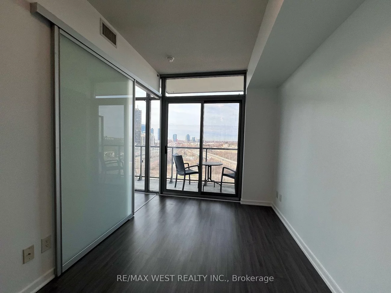 105, The Queensway, High Park-Swansea, Toronto