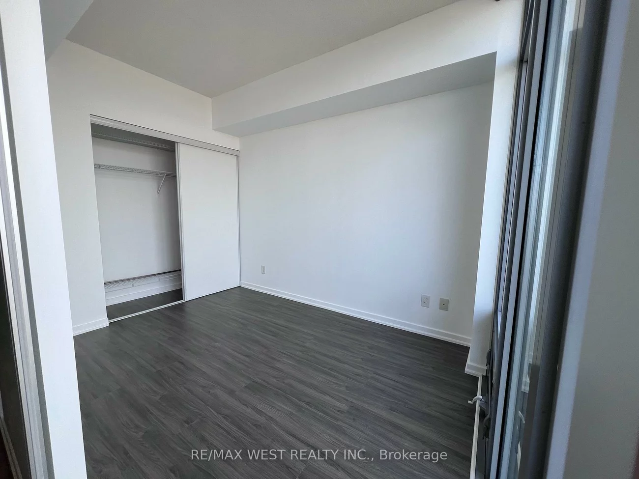 105, The Queensway, High Park-Swansea, Toronto
