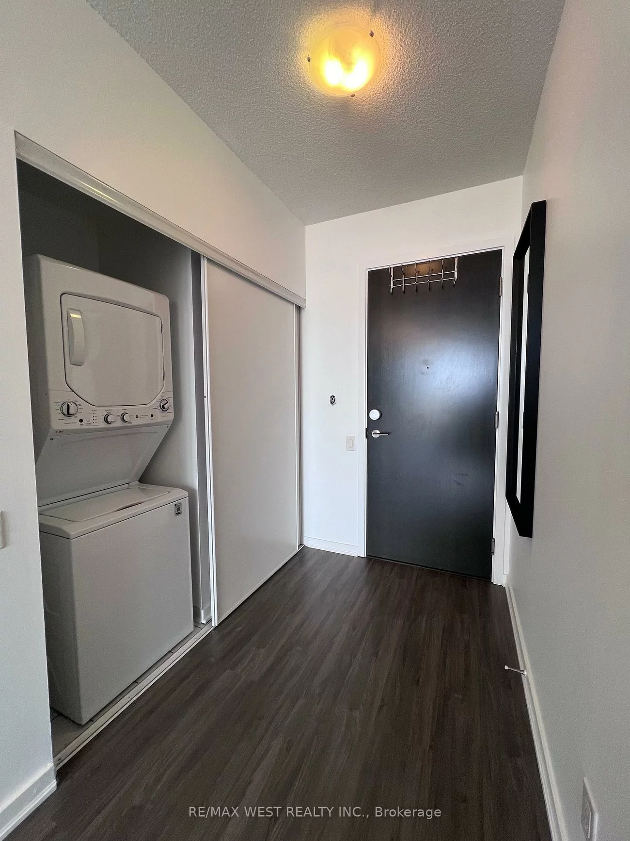105, The Queensway, High Park-Swansea, Toronto