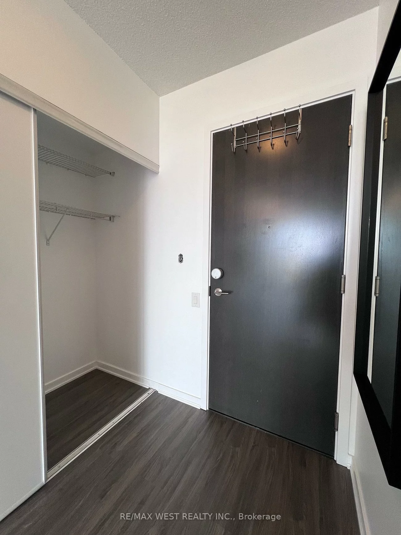 105, The Queensway, High Park-Swansea, Toronto