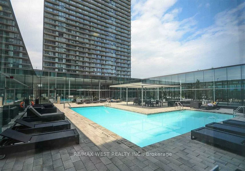 105, The Queensway, High Park-Swansea, Toronto