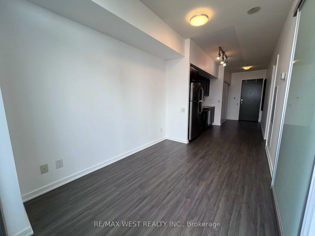 105, The Queensway, High Park-Swansea, Toronto