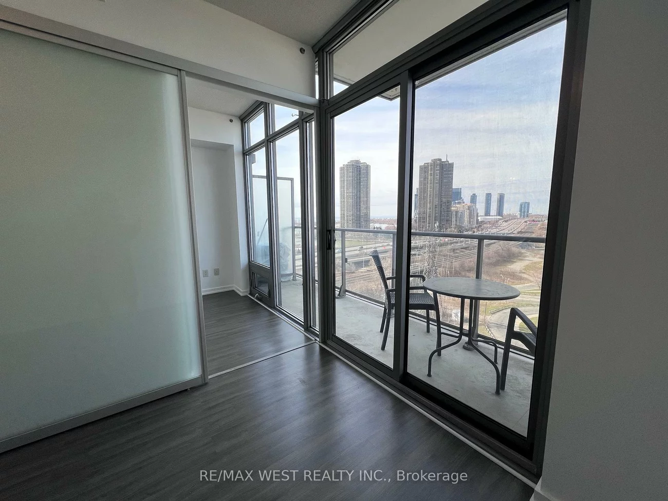 105, The Queensway, High Park-Swansea, Toronto