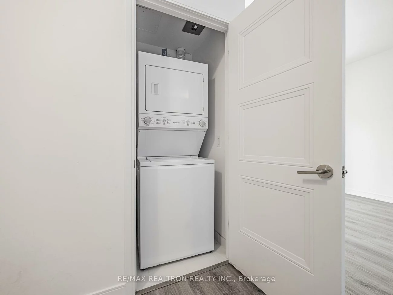 25, Neighbourhood, Stonegate-Queensway, Toronto