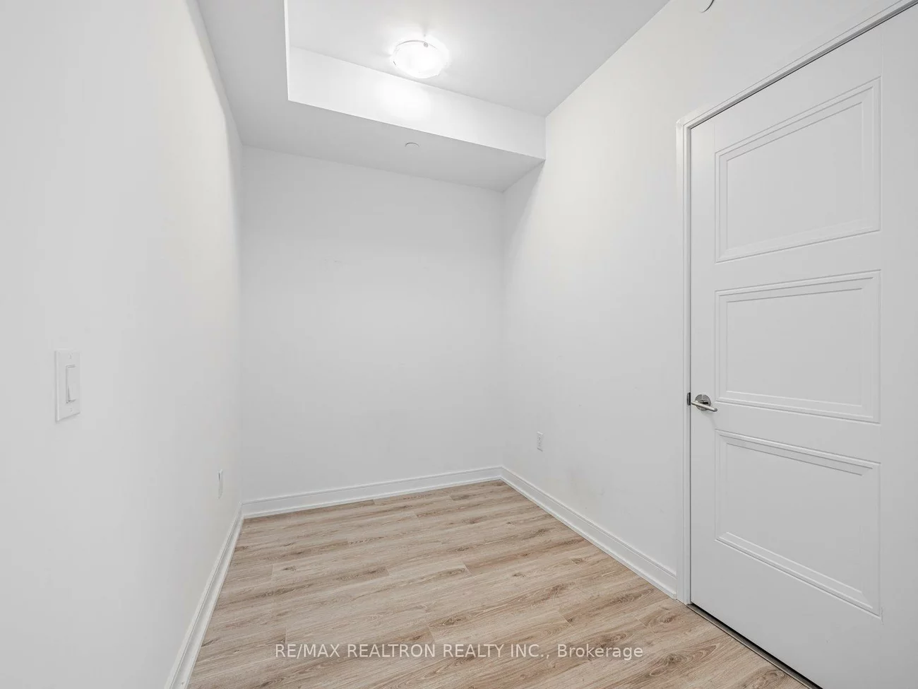 25, Neighbourhood, Stonegate-Queensway, Toronto