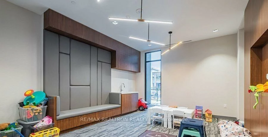 25, Neighbourhood, Stonegate-Queensway, Toronto