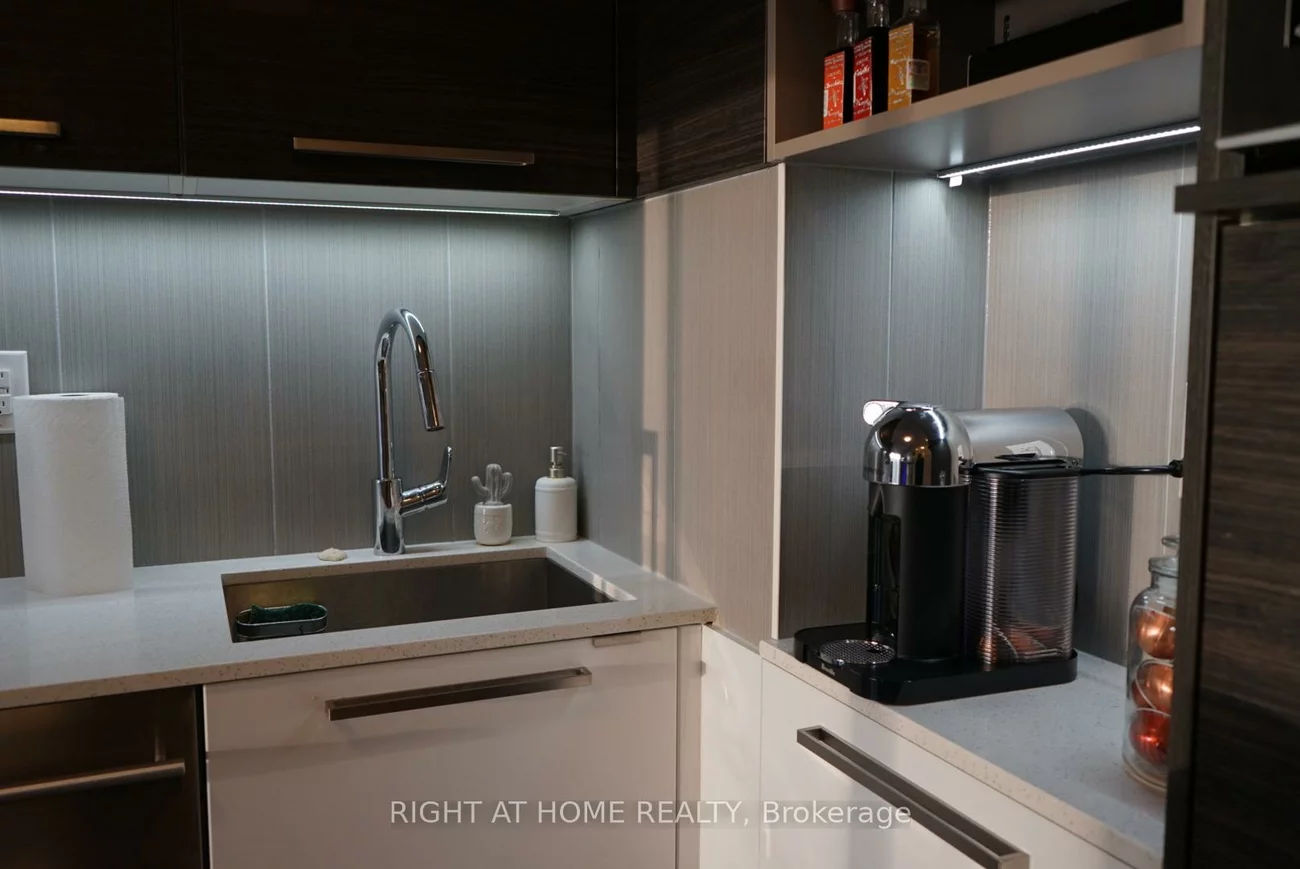 36, Park Lawn, Mimico, Toronto