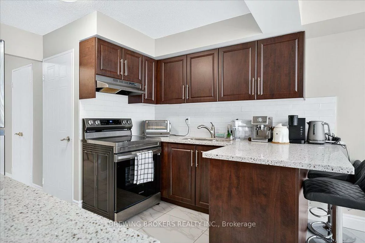 2901, Kipling, Mount Olive-Silverstone-Jamestown, Toronto
