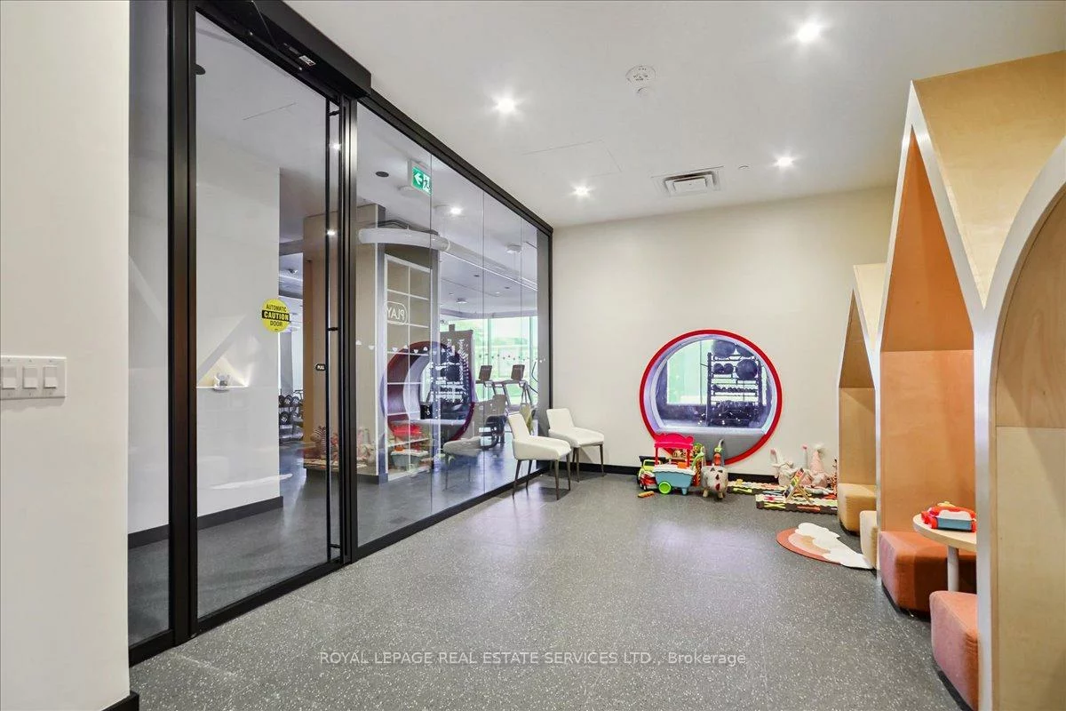 689, The Queensway, Stonegate-Queensway, Toronto