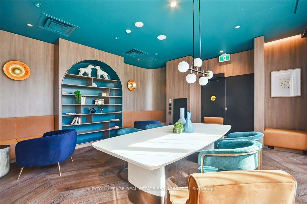689, The Queensway, Stonegate-Queensway, Toronto