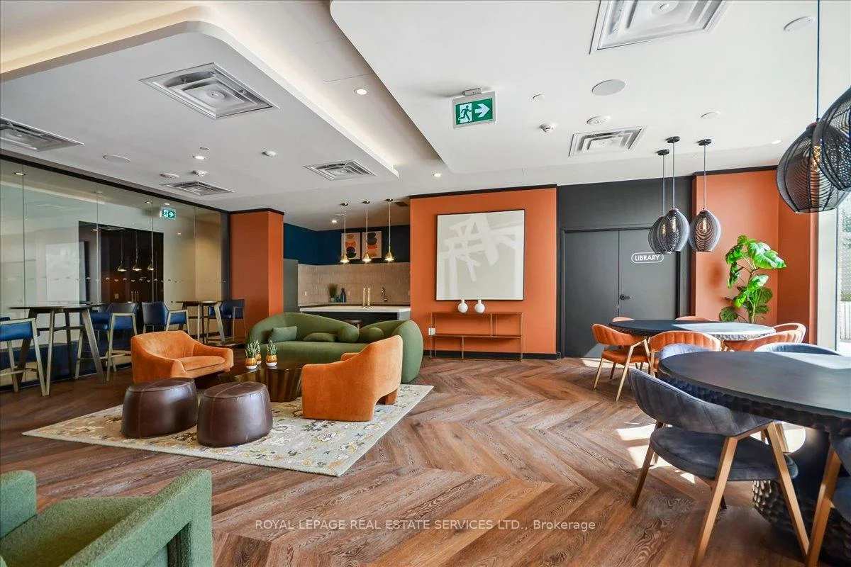 689, The Queensway, Stonegate-Queensway, Toronto