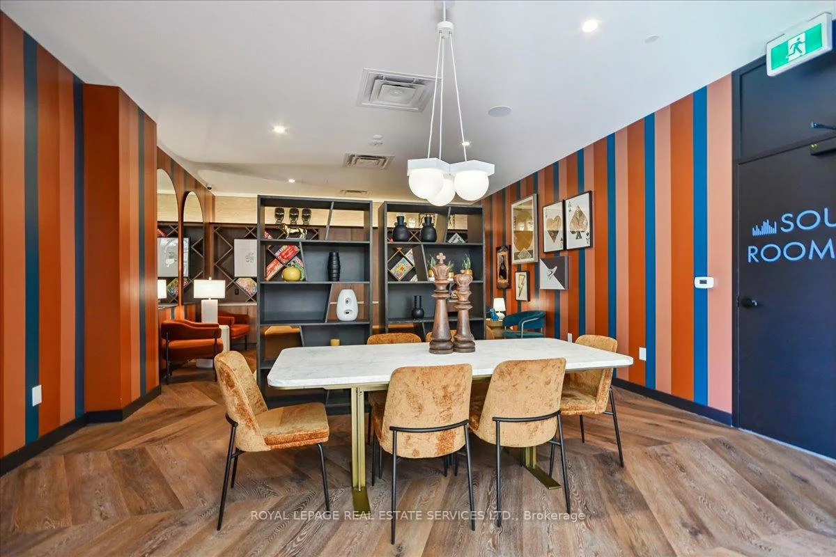 689, The Queensway, Stonegate-Queensway, Toronto