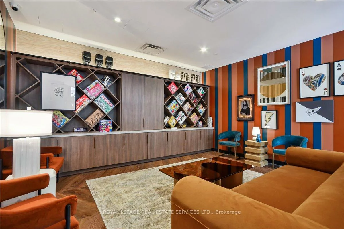 689, The Queensway, Stonegate-Queensway, Toronto