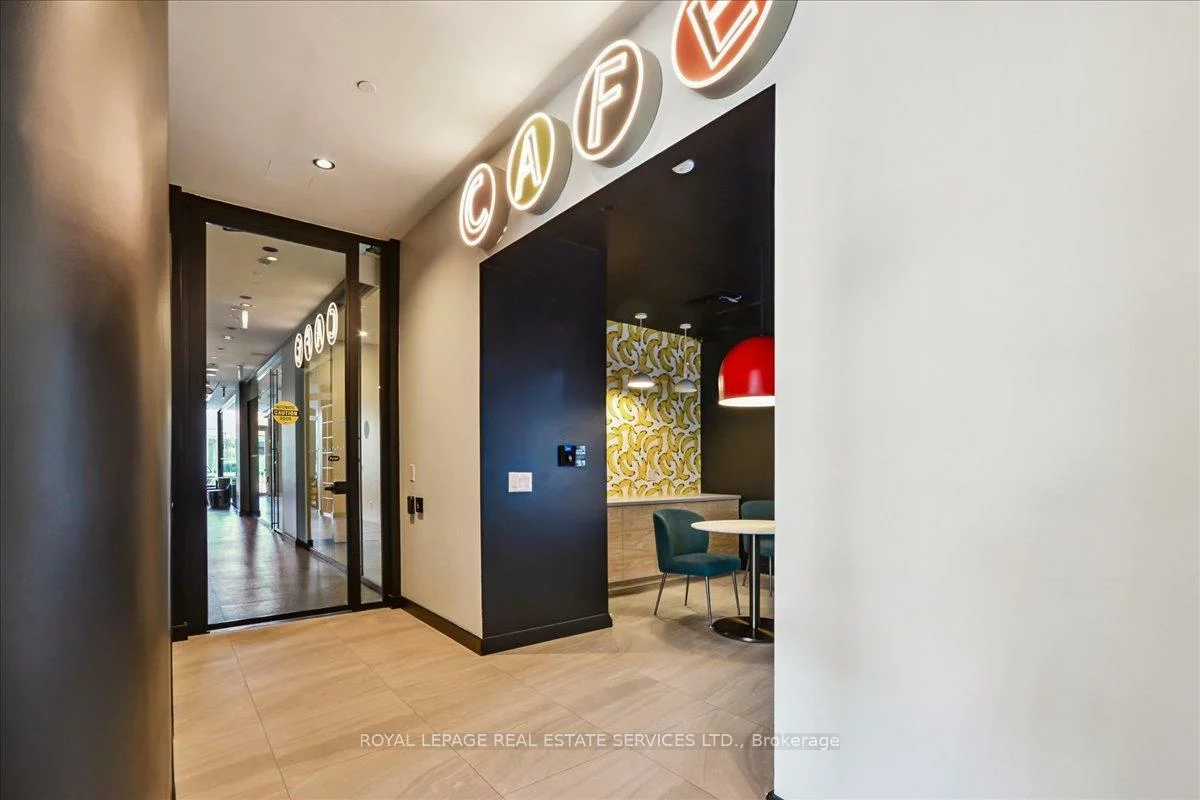 689, The Queensway, Stonegate-Queensway, Toronto