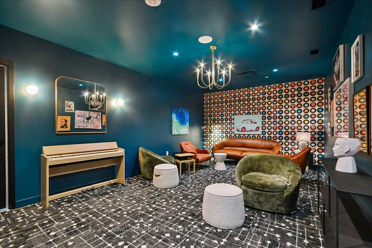 689, The Queensway, Stonegate-Queensway, Toronto