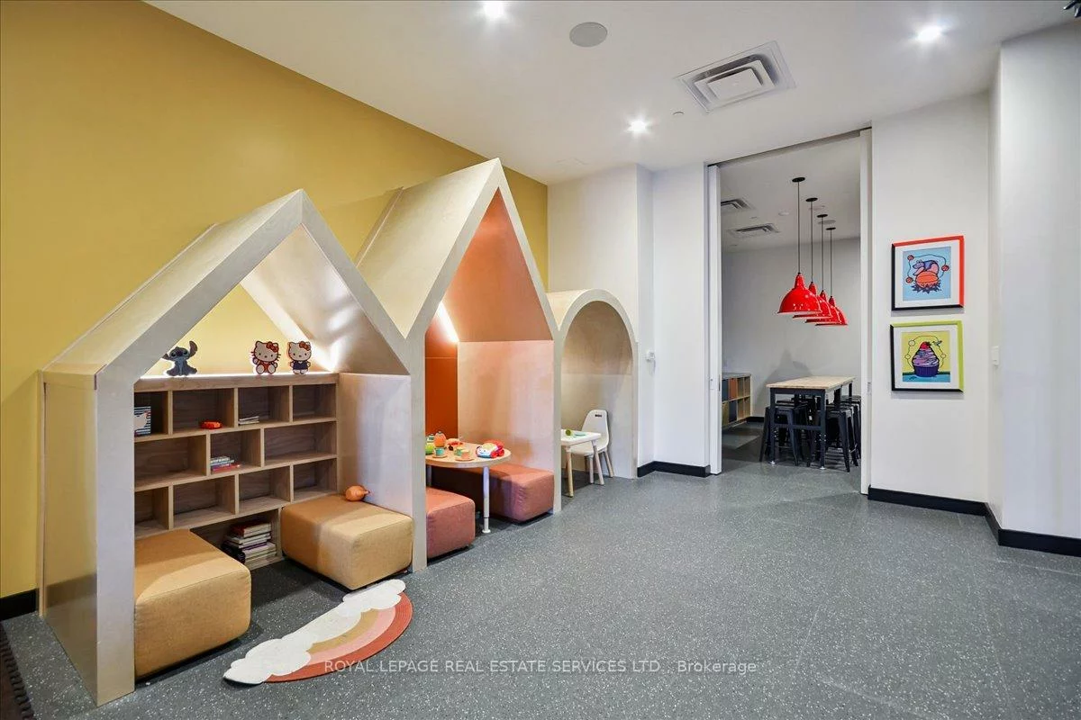 689, The Queensway, Stonegate-Queensway, Toronto
