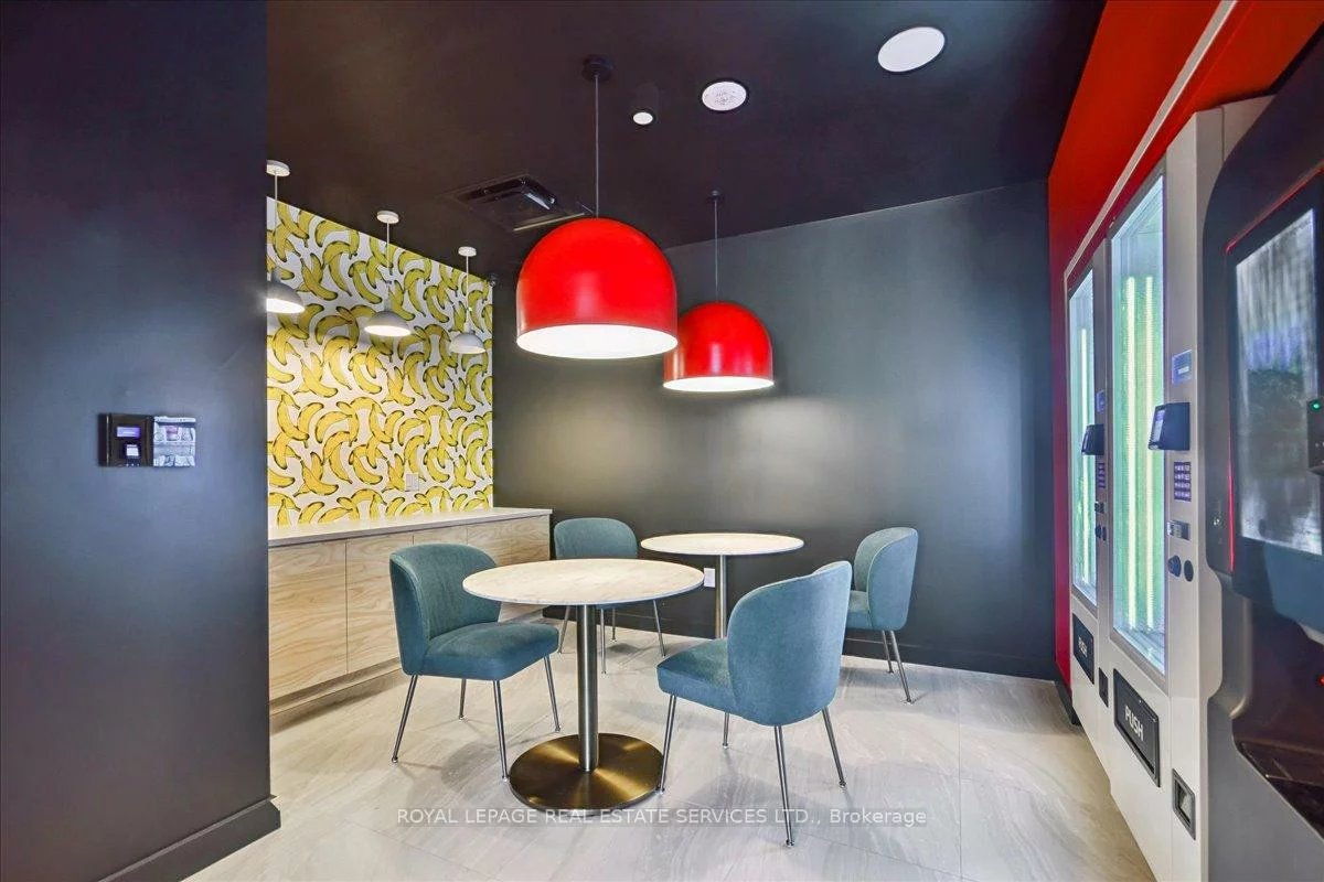 689, The Queensway, Stonegate-Queensway, Toronto