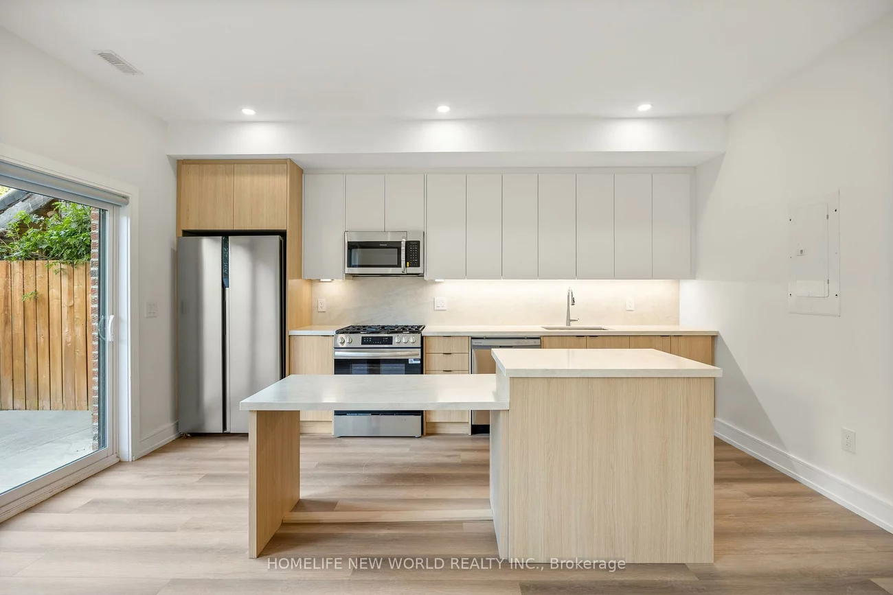 401  - 43, Batavia, Rockcliffe-Smythe, Toronto