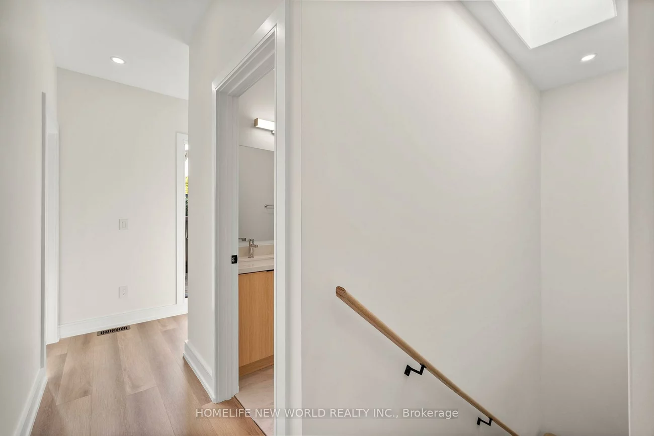 401  - 43, Batavia, Rockcliffe-Smythe, Toronto