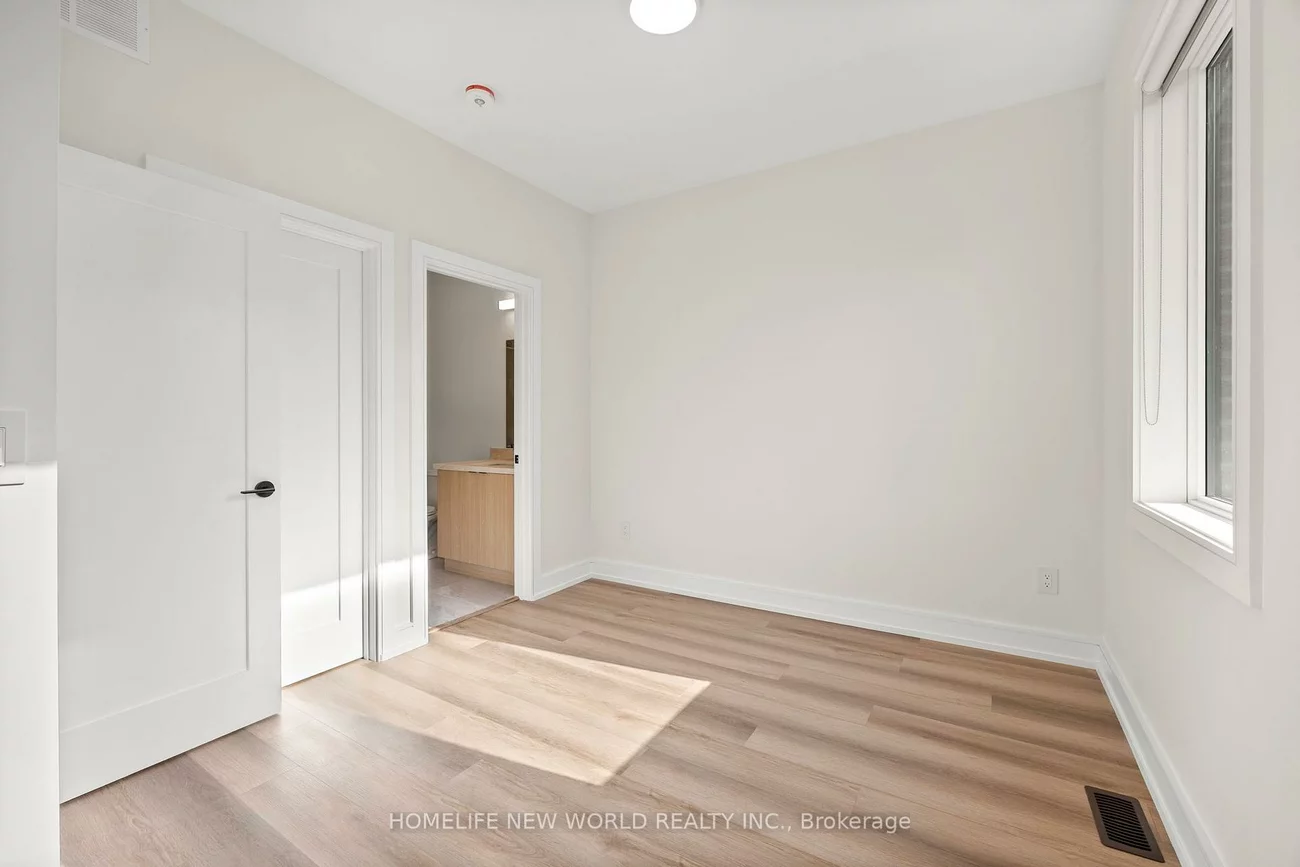 401  - 43, Batavia, Rockcliffe-Smythe, Toronto