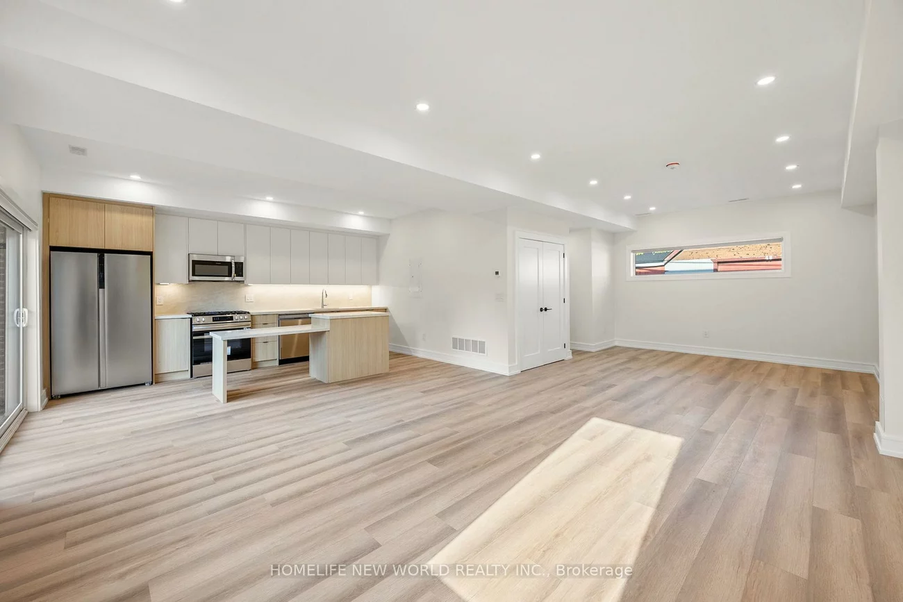 401  - 43, Batavia, Rockcliffe-Smythe, Toronto