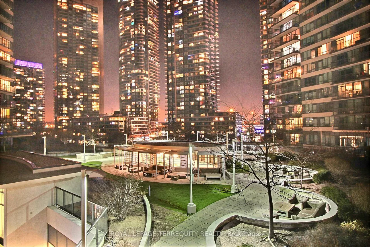2240, Lake Shore, Mimico, Toronto