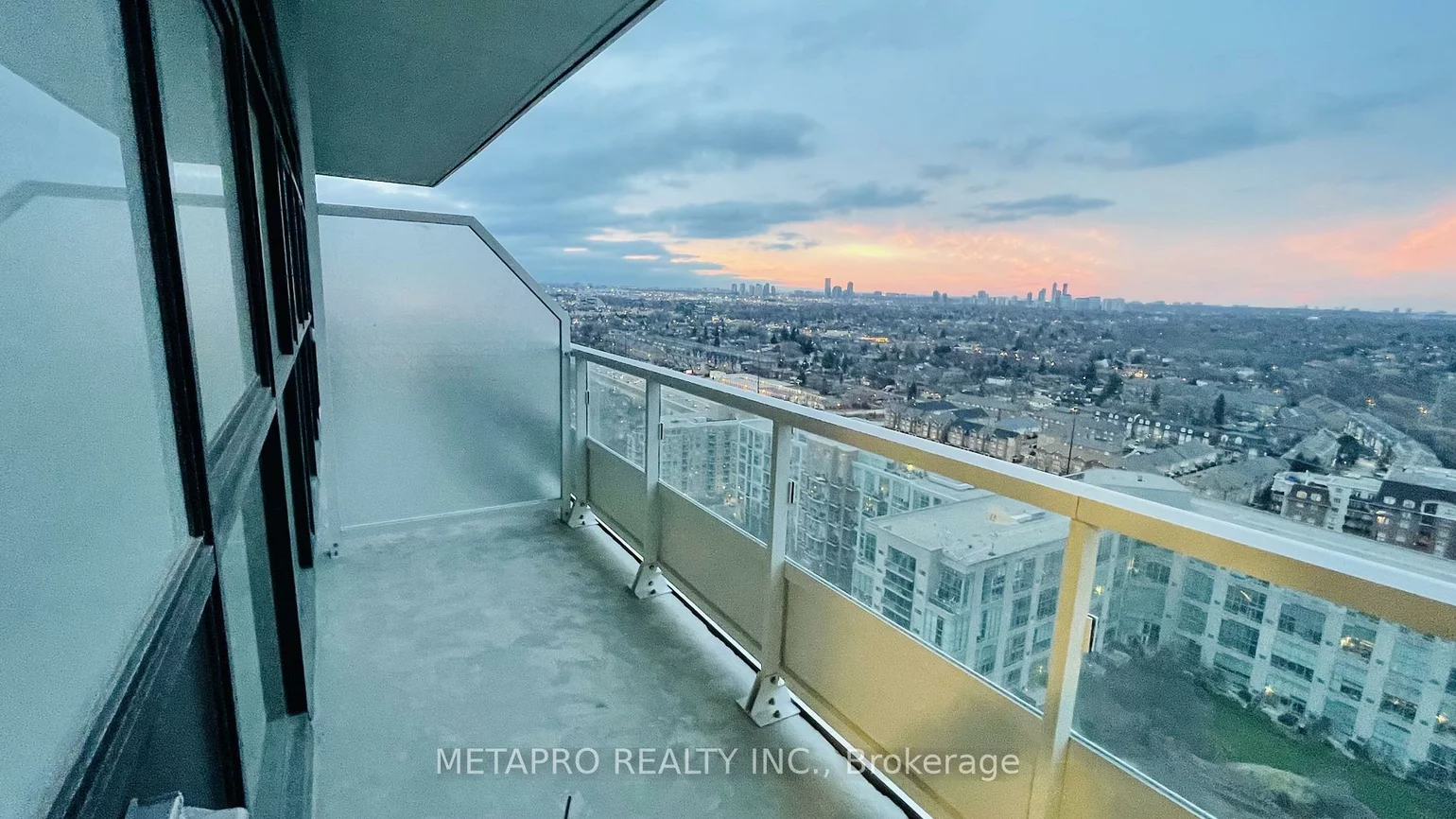 251, Manitoba, Mimico, Toronto