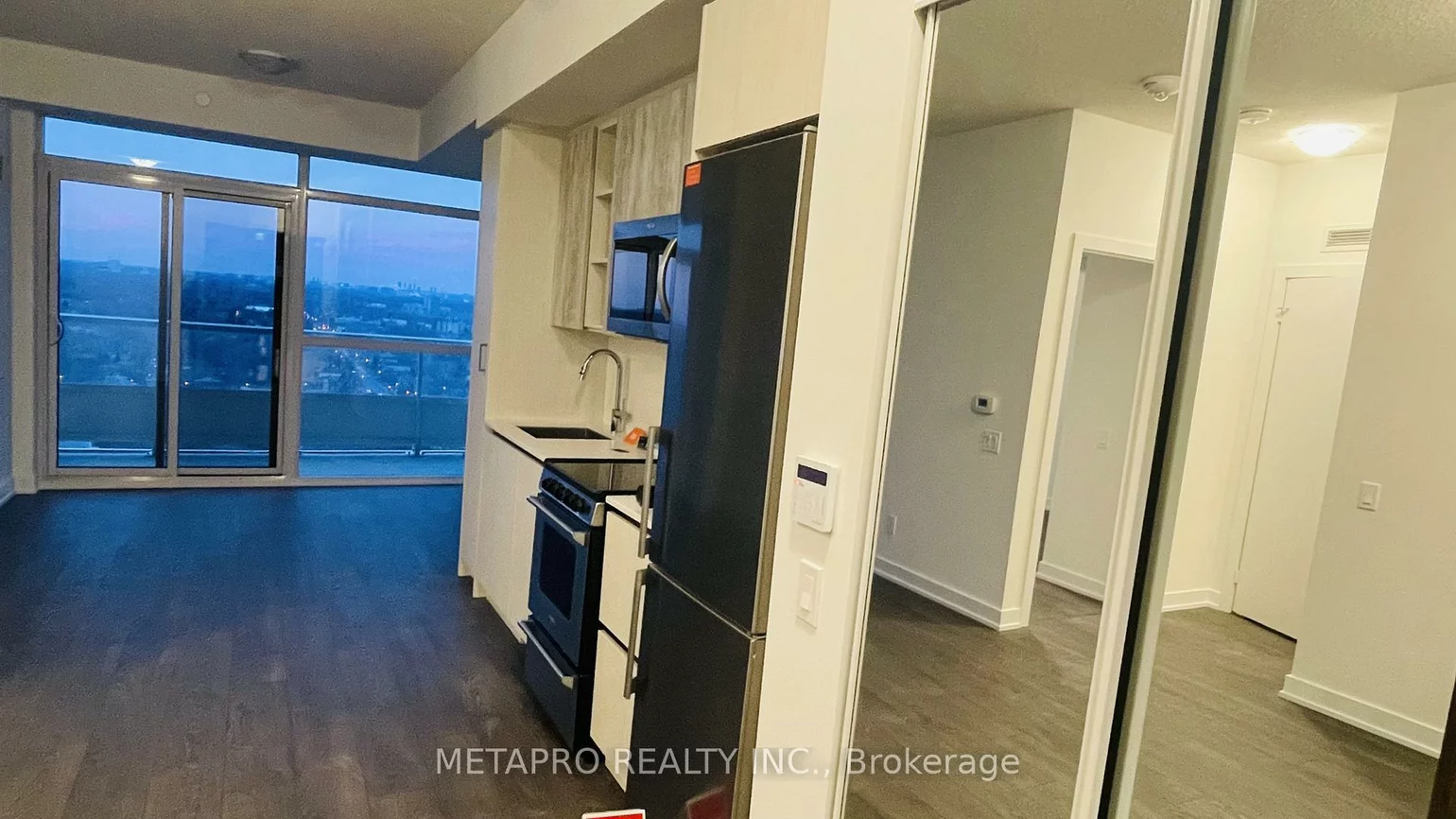 251, Manitoba, Mimico, Toronto