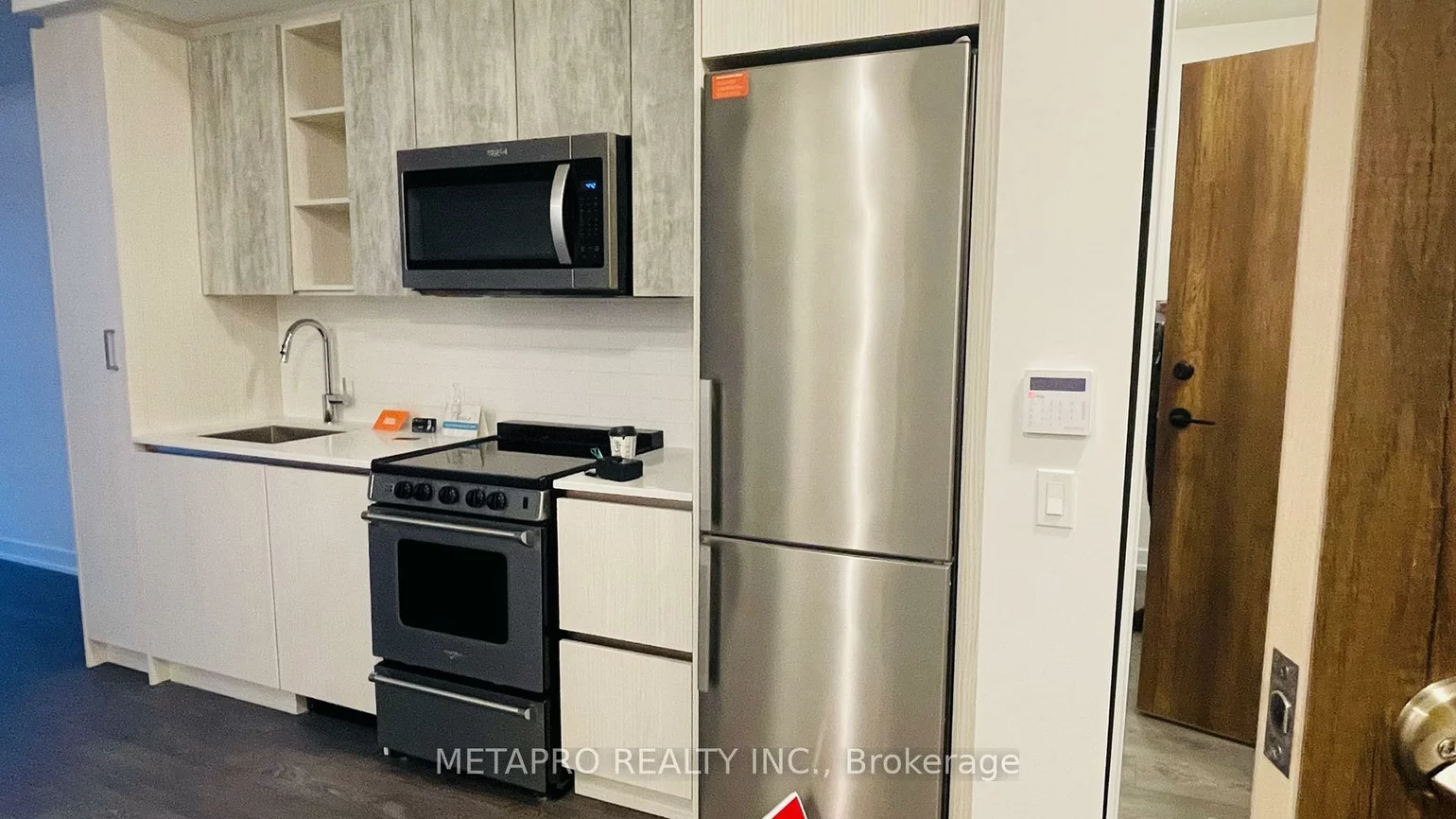 251, Manitoba, Mimico, Toronto