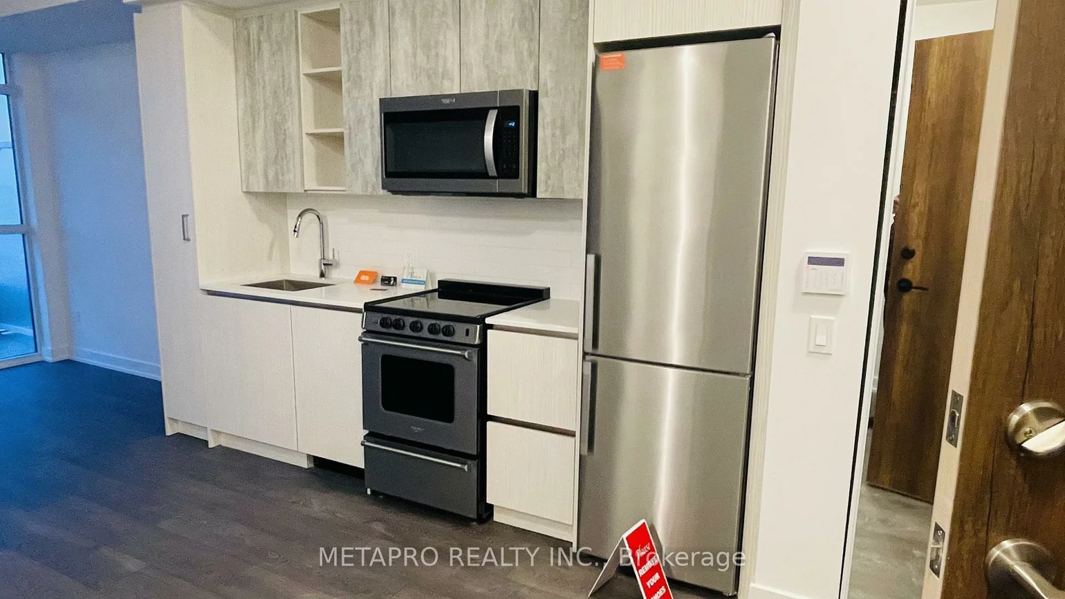 251, Manitoba, Mimico, Toronto