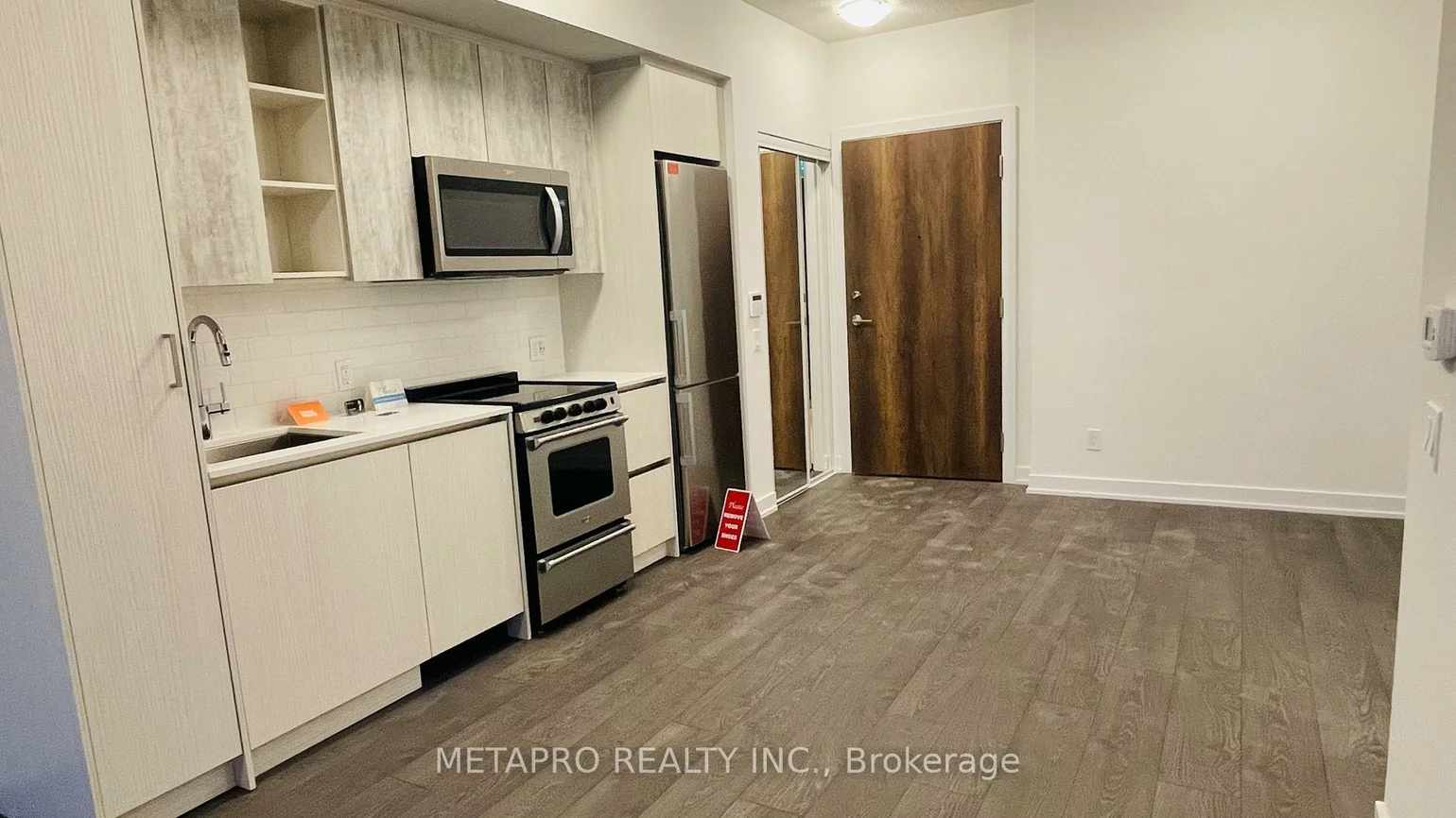 251, Manitoba, Mimico, Toronto