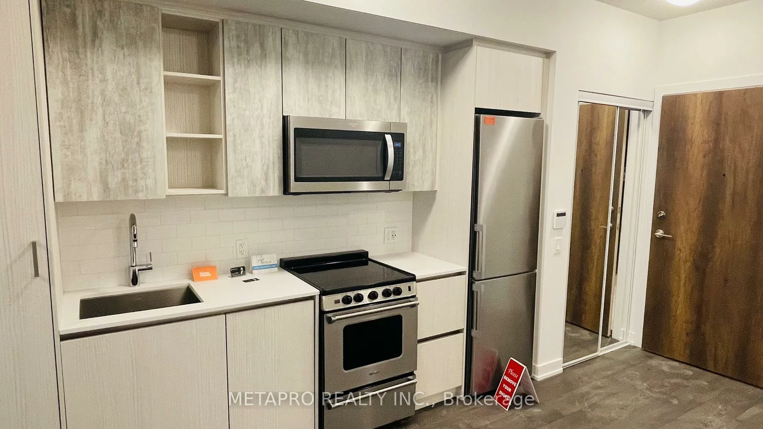 251, Manitoba, Mimico, Toronto